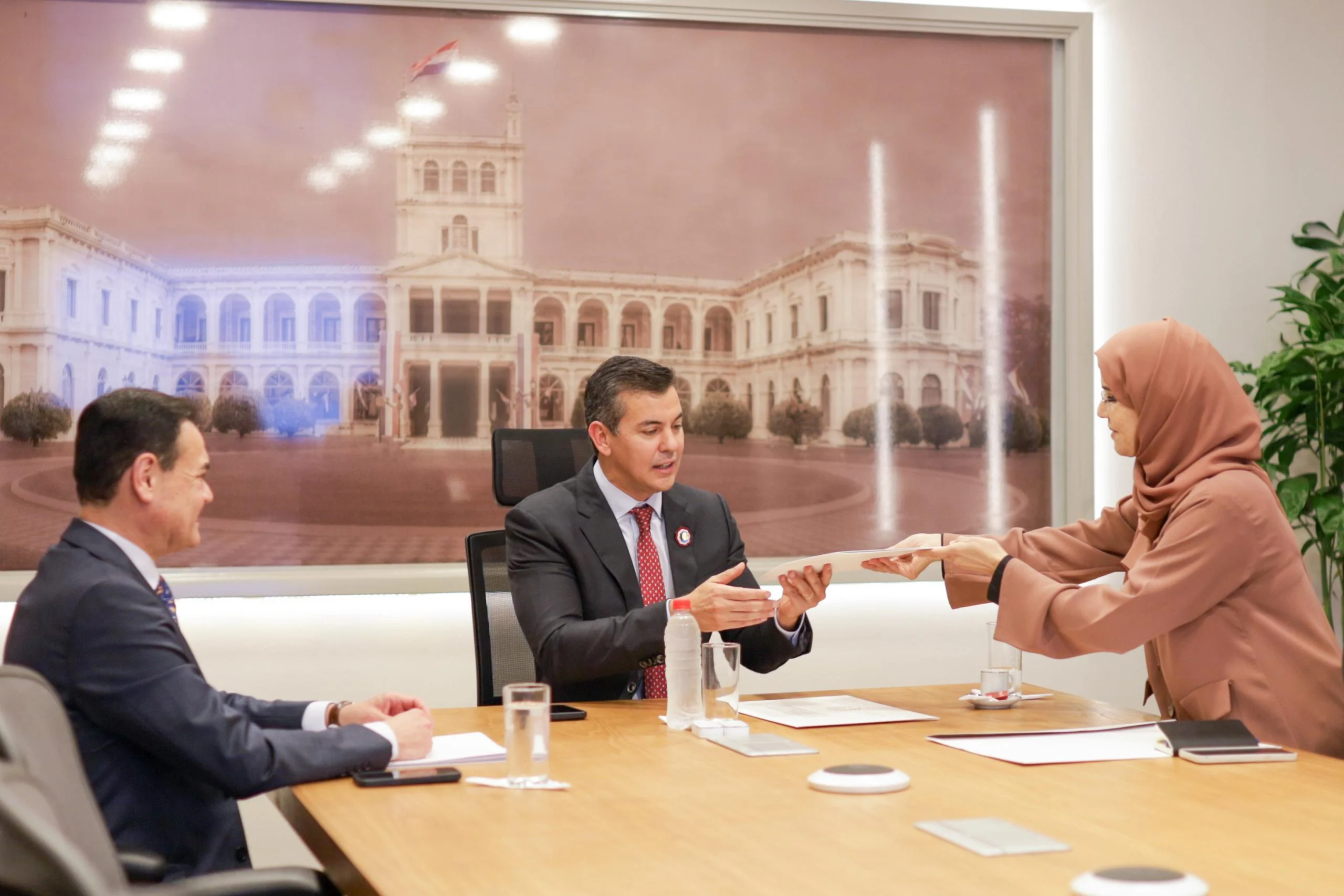 Ofensiva Inversora de Emiratos Árabes: Paraguay se Posiciona como Hub de Seguridad Alimentaria, Tecnología y Logística Tras Nuevo Acuerdo Bilateral
