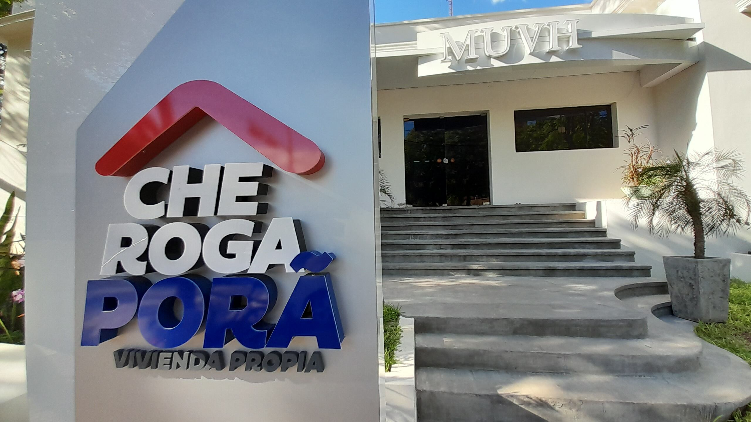 El Gobierno de Paraguay Amplía Críticas para la Clase Media con el Programa "Che Róga Porã"